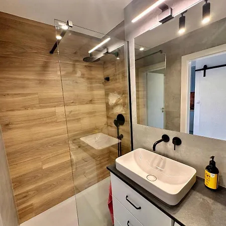 View 2 Fast Wifi Tv'55 Netflix Hbo Applettv Apartmán *